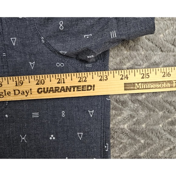 The North Face Men's Short Sleeve Size Large Dark Gray Button Up Shirt Design - Picture 7 of 7